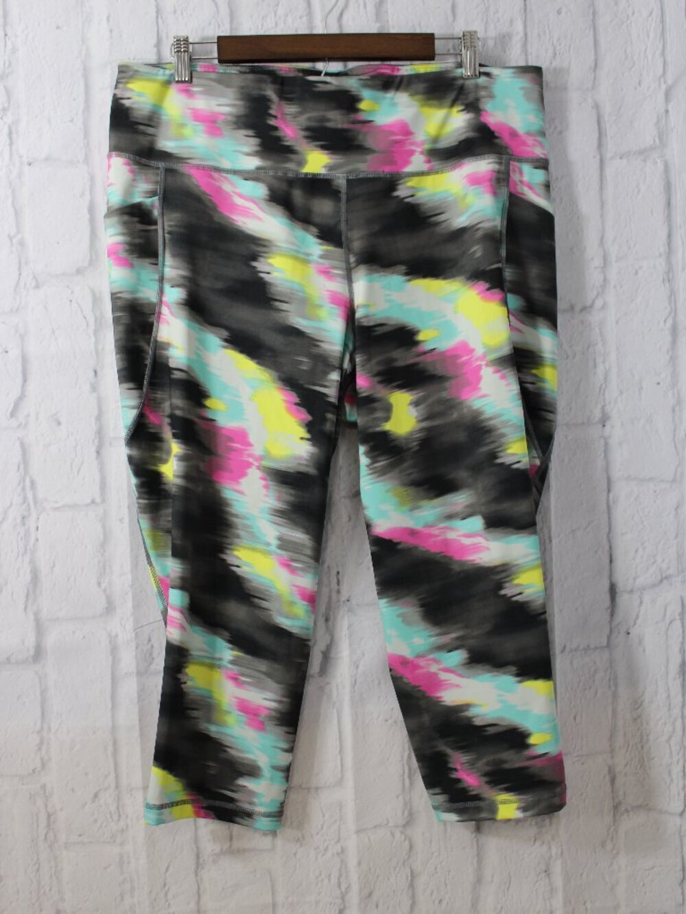 Ideology 2X Colorful Brushstroke Tie Dye Pull On High Rise Capri Leggings